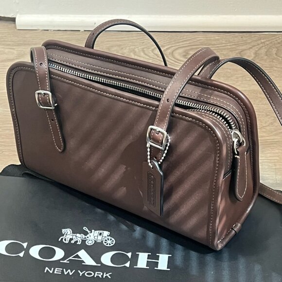 Timeless Vintage Coach Swing Zip Tote - Classic Elegance